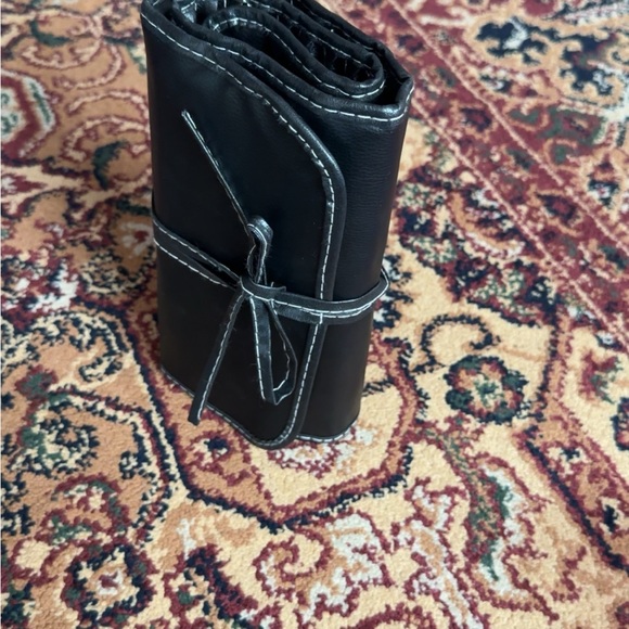 Makeup brush set with carry case - Picture 8 of 9